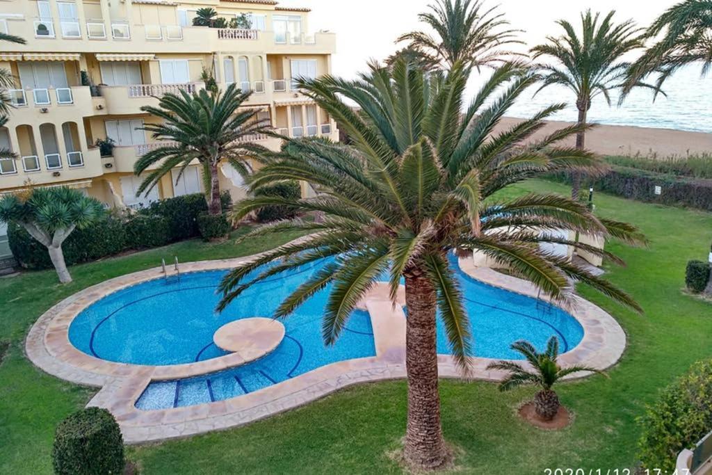 Estupendo Apartamento En Primera Linea De Playa Y Con Vistas Al Mar Denia Zewnętrze zdjęcie