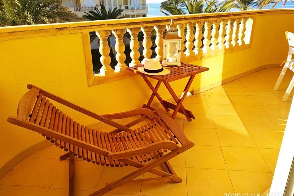 Estupendo Apartamento En Primera Linea De Playa Y Con Vistas Al Mar Denia Zewnętrze zdjęcie