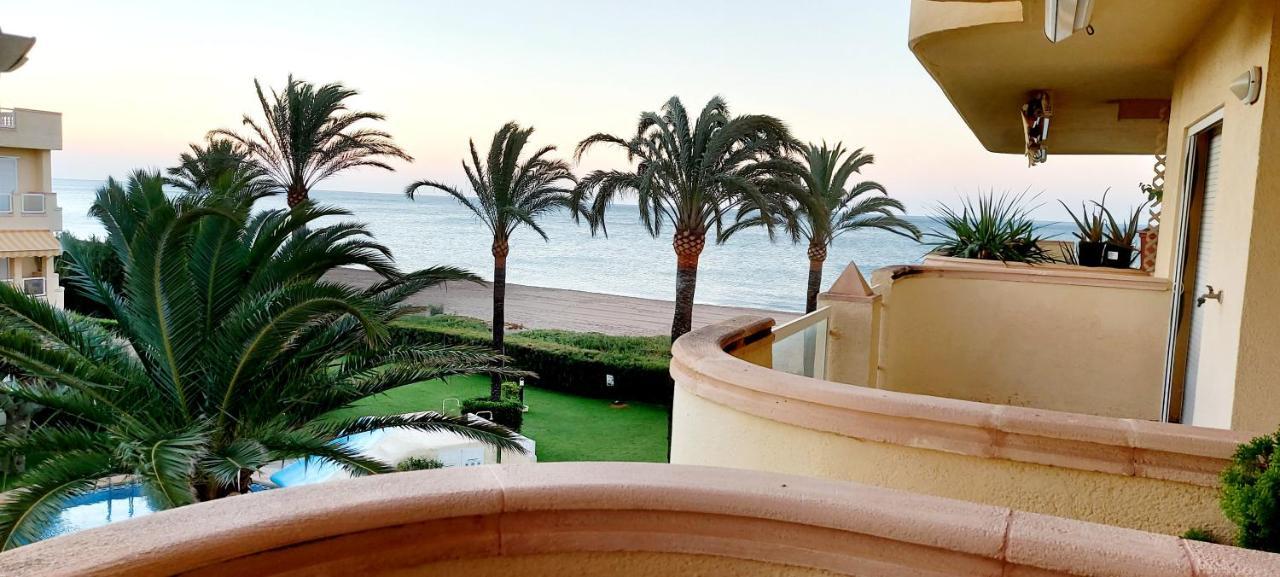 Estupendo Apartamento En Primera Linea De Playa Y Con Vistas Al Mar Denia Zewnętrze zdjęcie