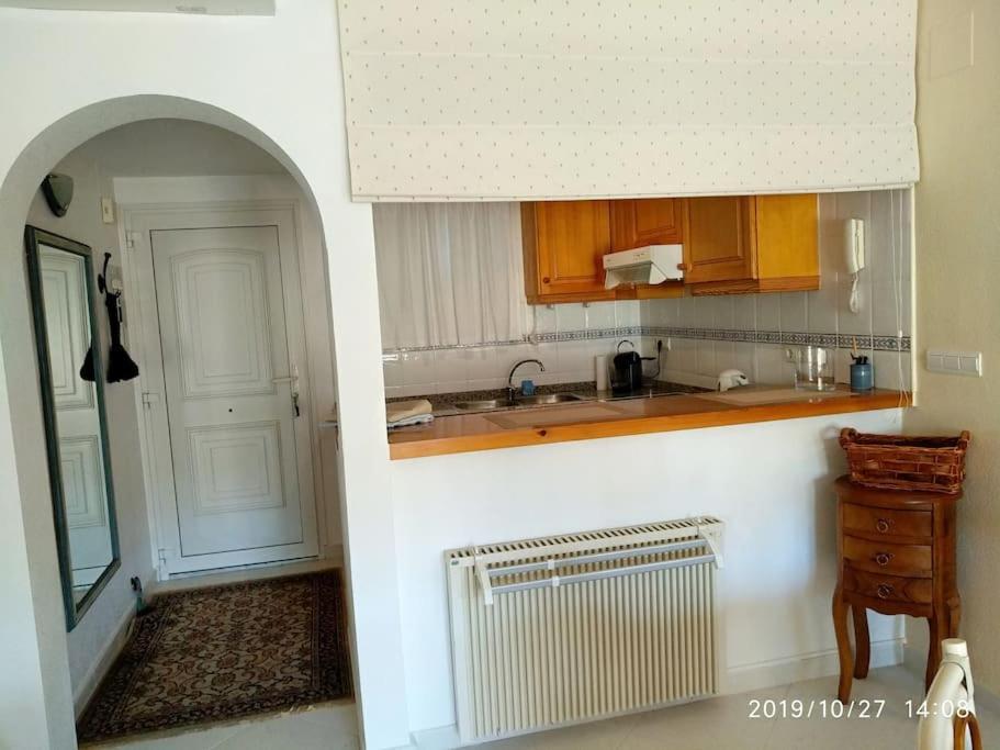 Estupendo Apartamento En Primera Linea De Playa Y Con Vistas Al Mar Denia Zewnętrze zdjęcie