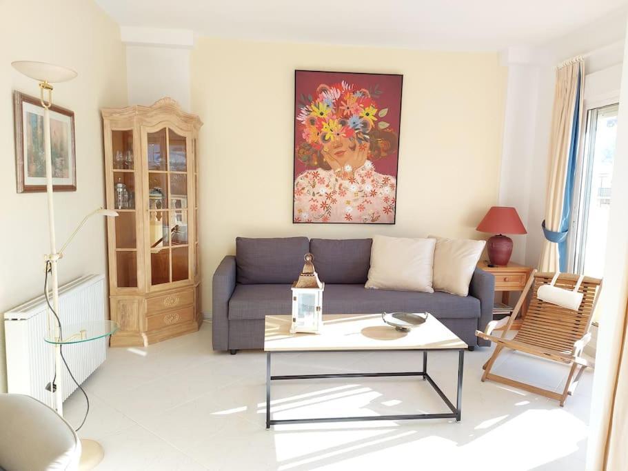 Estupendo Apartamento En Primera Linea De Playa Y Con Vistas Al Mar Denia Zewnętrze zdjęcie