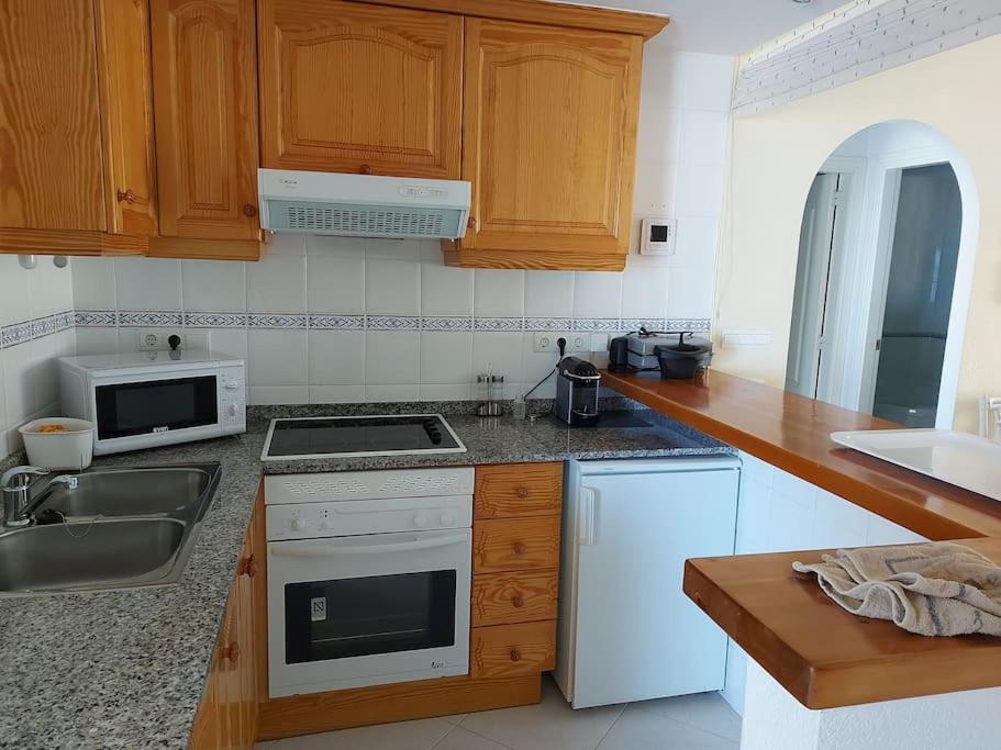 Estupendo Apartamento En Primera Linea De Playa Y Con Vistas Al Mar Denia Zewnętrze zdjęcie