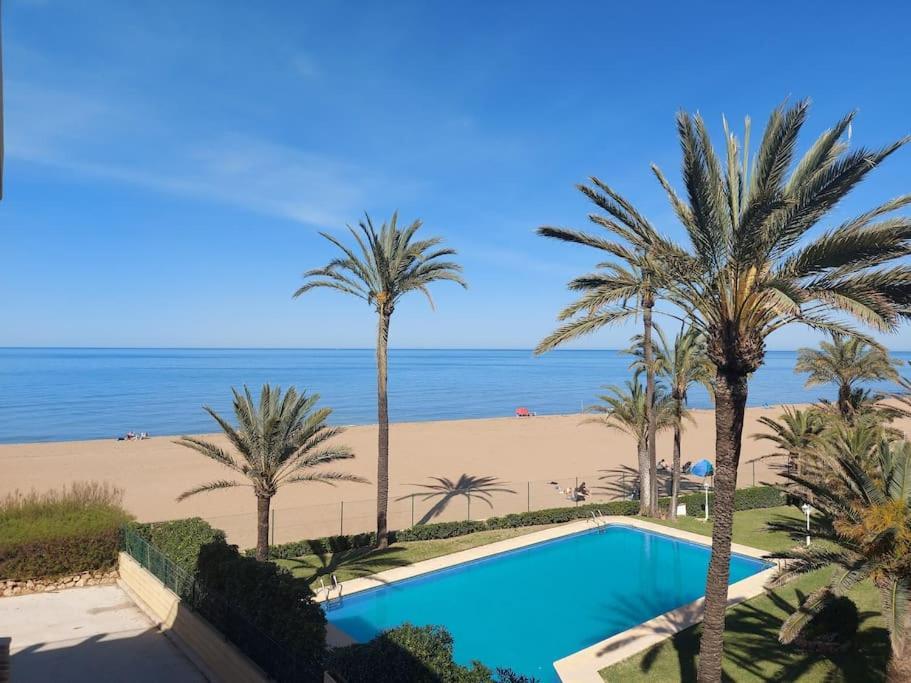 Estupendo Apartamento En Primera Linea De Playa Y Con Vistas Al Mar Denia Zewnętrze zdjęcie