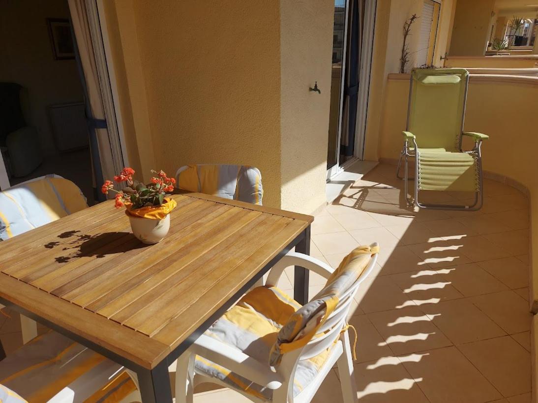 Estupendo Apartamento En Primera Linea De Playa Y Con Vistas Al Mar Denia Zewnętrze zdjęcie